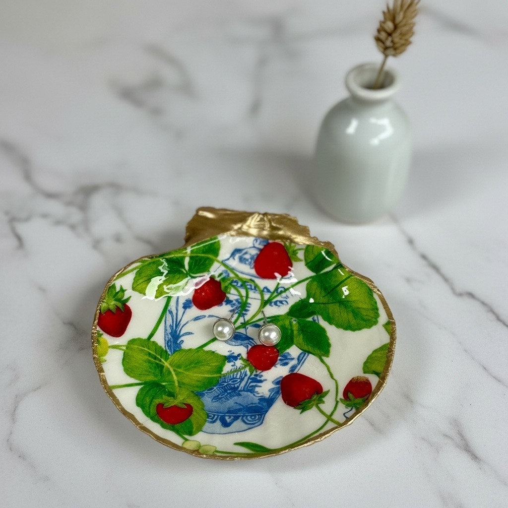 Strawberry Chinoiserie Scallop Shell Ring Dish