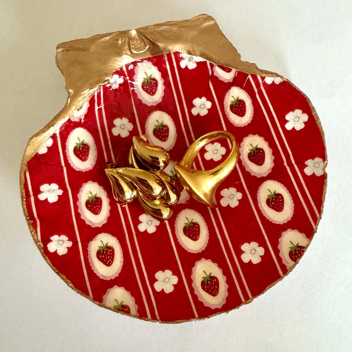 Vintage Strawberry Floral Scallop Shell Trinket Dish