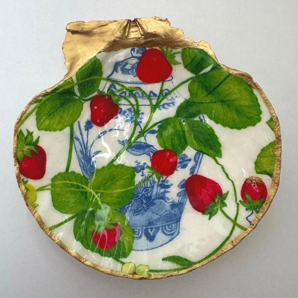 Strawberry Chinoiserie Scallop Shell Ring Dish
