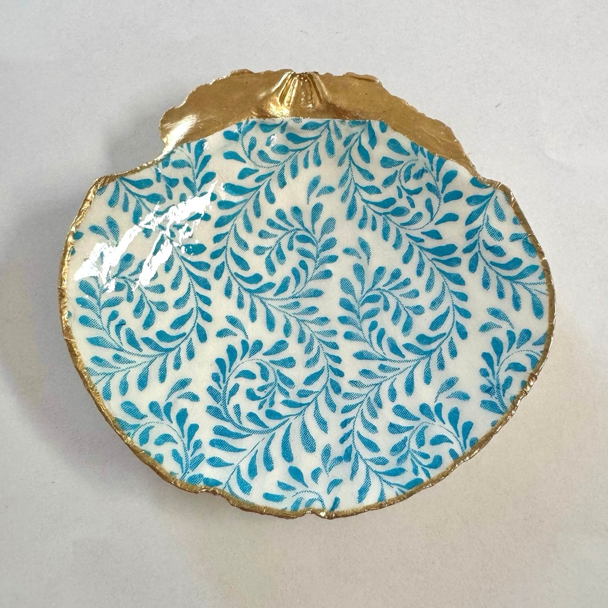 Alternate view of blue botanical scallop shell ring dish