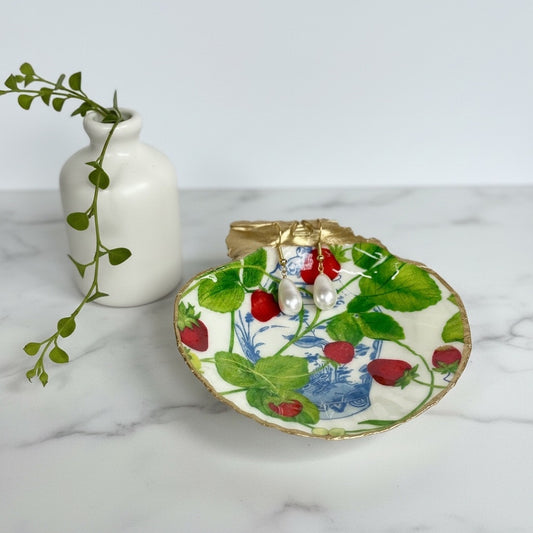 Strawberry Chinoiserie Scallop Shell Ring Dish
